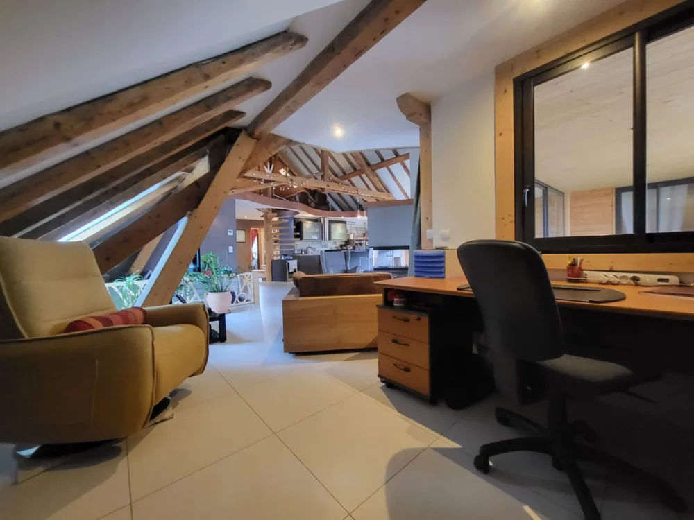 Loft design de 6 pièces à Montagny-les-Lanches bureau