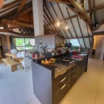 Loft design de 6 pièces à Montagny-les-Lanches cuisine équipée
