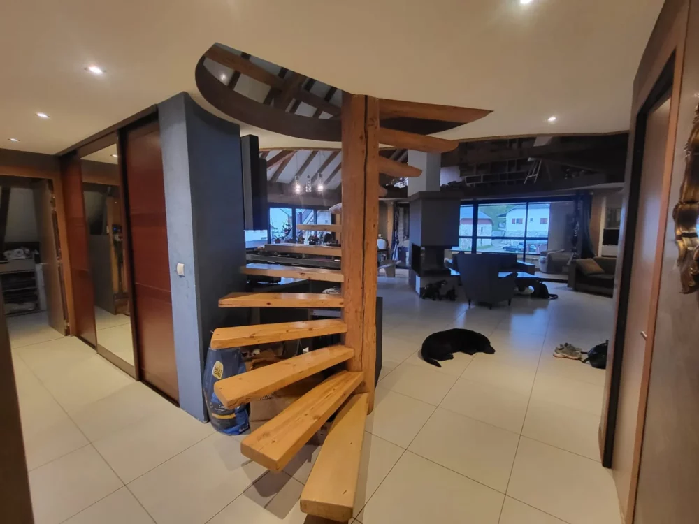 Loft design de 6 pièces à Montagny-les-Lanches pièce de vie lumineuse