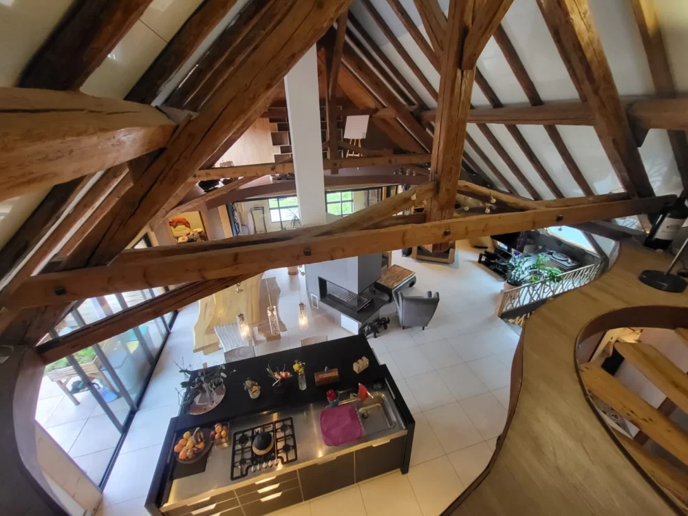 Loft design de 6 pièces à Montagny-les-Lanches salon vue de l’étage